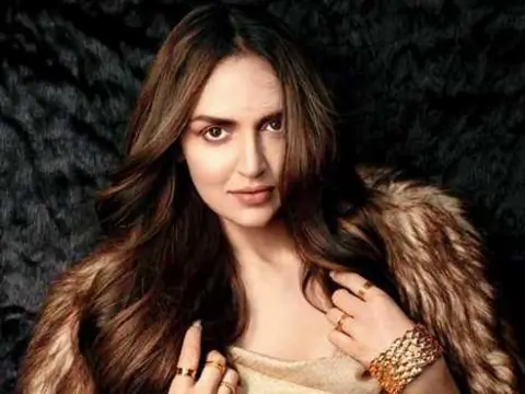 0035-esha-deol