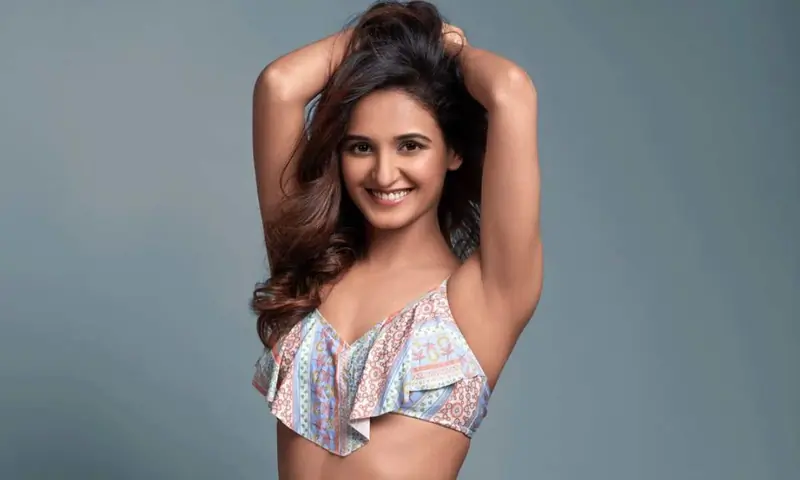 8720-shakti-mohan-dance-with-me