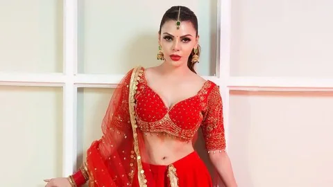 Sherlyn_Chopra_1762924306340_1762924329948